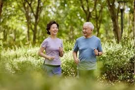 德转统计五大联赛最年长戴帽前10：莱万第8，C罗两度上榜